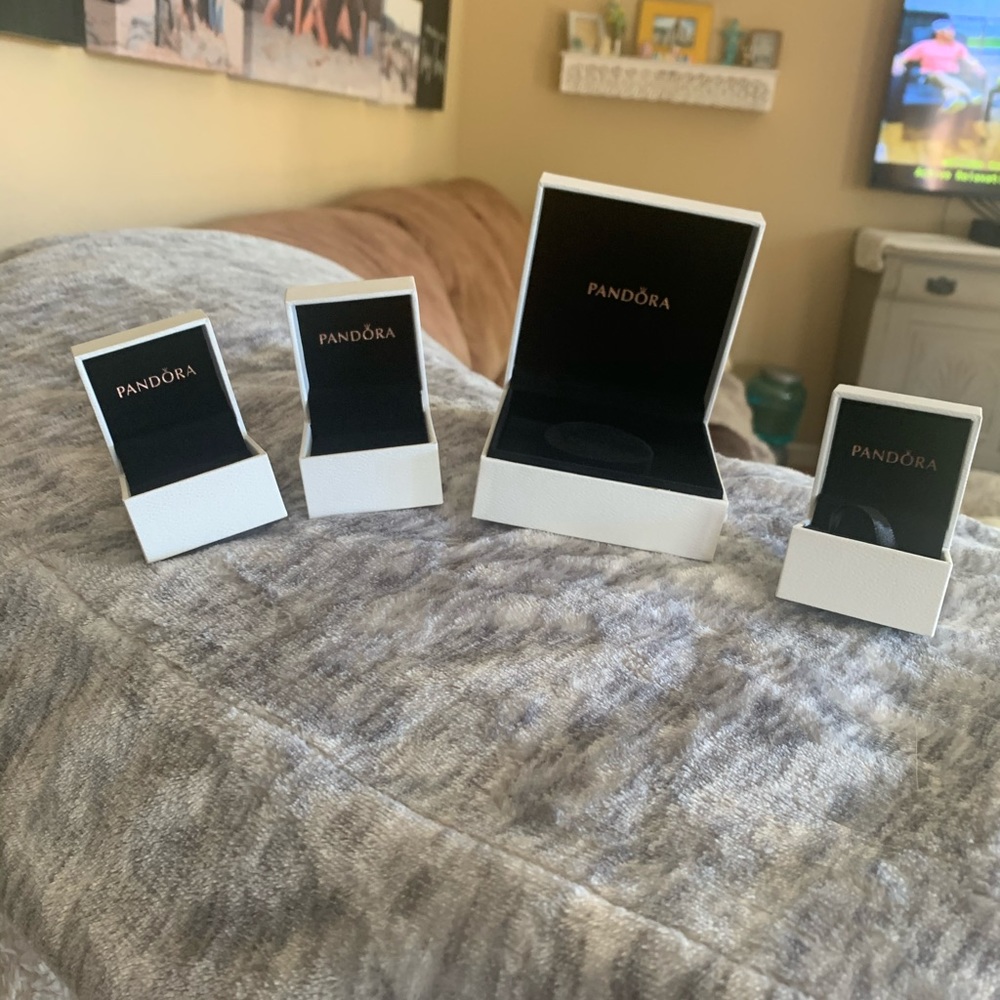 ❤️❤️Pandora Jewelry 5 boxes